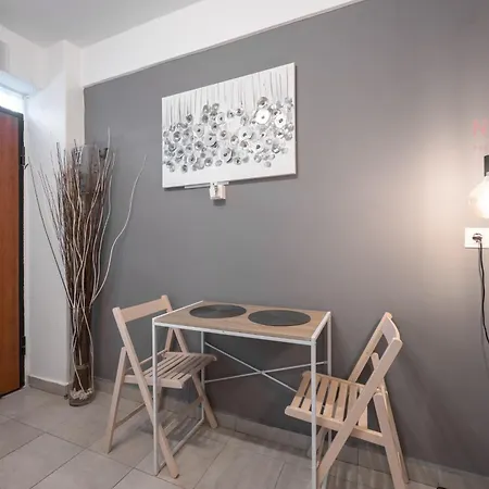 Thalia Studio, Nilie Hospitality Mgmt *