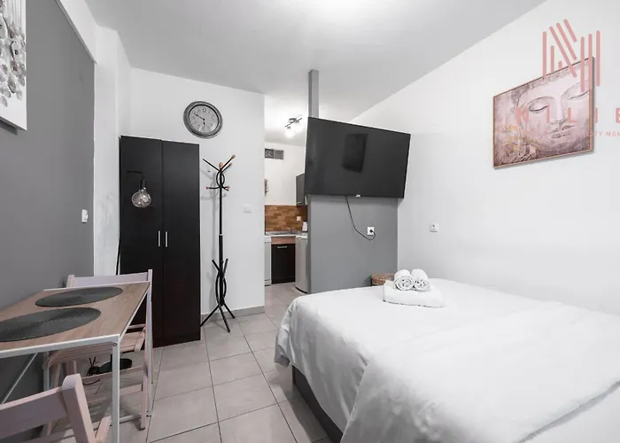Thalia Studio, Nilie Hospitality Mgmt 아파트